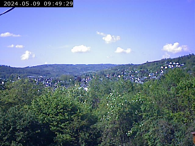 Webcam-Bild aktuell aus Bergneustadt mit Blick in Richtung Altstadt. Zusaetzlich werden noch aktuelle Wind und Wetterdaten auf das Wetter Webcam Bild gedruckt